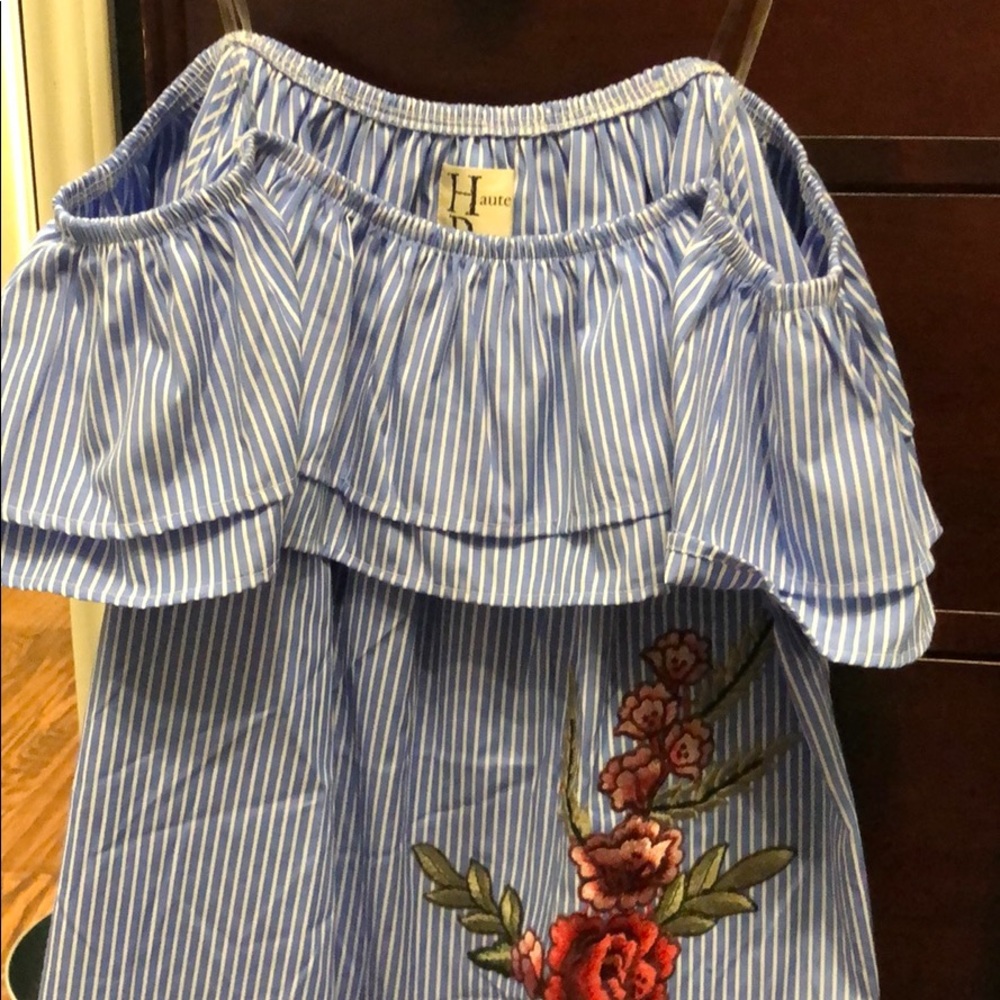 Blouse with no sleeves